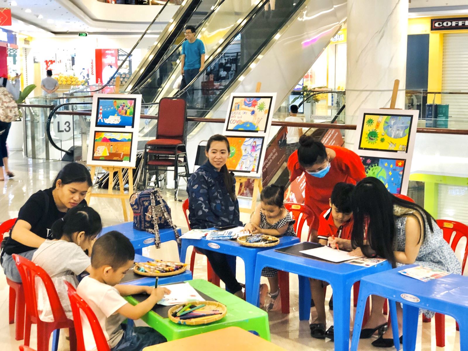 lớp vẽ cho bé từ 7 đến 11 tuổi - trung tâm dạy vẽ Mỹ Thuật Sài Gòn
